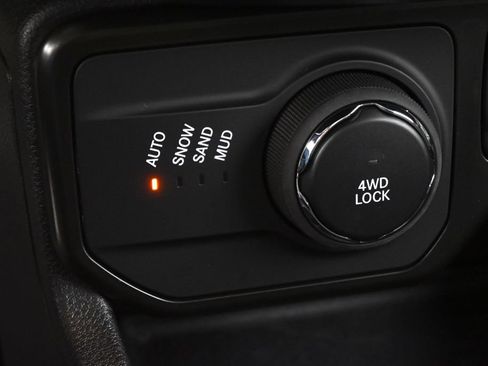 Used 2023 Jeep Renegade Latitude AWD/4WD image 34