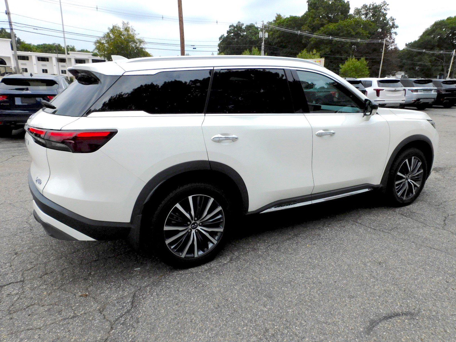 Used 2023 INFINITI QX60 Sensory AWD/4WD image 5