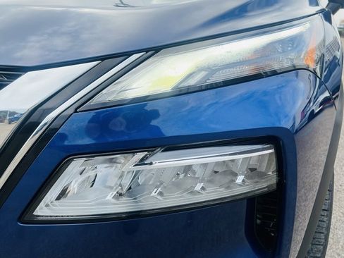 Used 2022 Nissan Rogue SV image 8