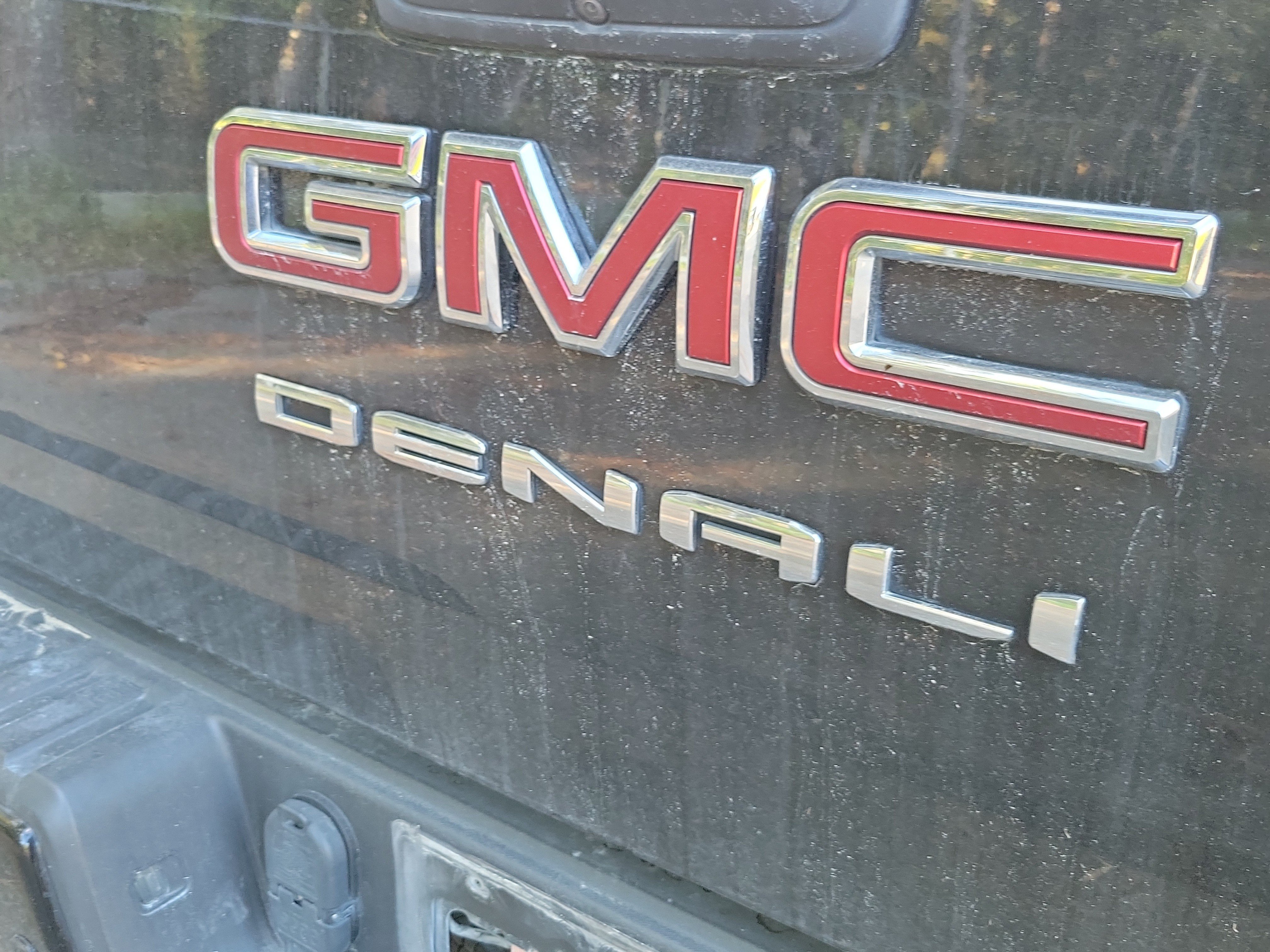 Used 2022 GMC Canyon Denali w/ Denali Black Edition Package RWD image 9
