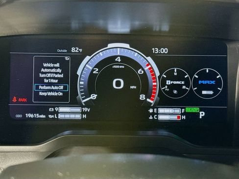 Used 2025 Toyota Tundra Limited AWD/4WD image 10