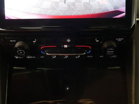 Used 2023 Jeep Grand Cherokee Limited image 46