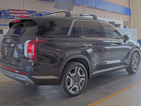 Used 2024 Hyundai Palisade SEL w/ Premium Package FWD image 3