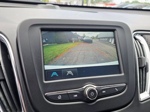 Used 2017 Chevrolet Malibu LT FWD image 16