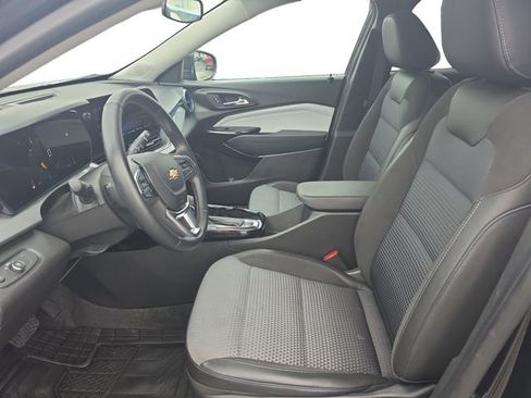 Used 2025 Chevrolet Trax LT w/ Driver Confidence Package FWD image 11