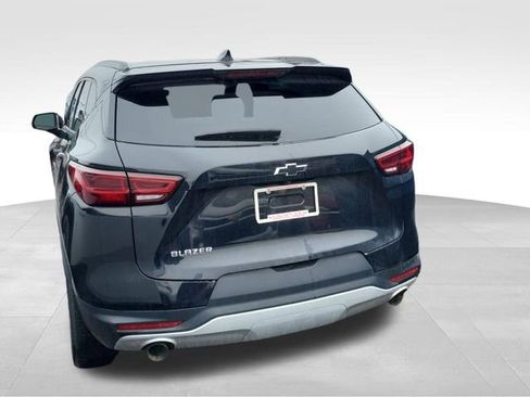 Used 2024 Chevrolet Blazer LT w/ LPO, Black Grille Bar Package image 2