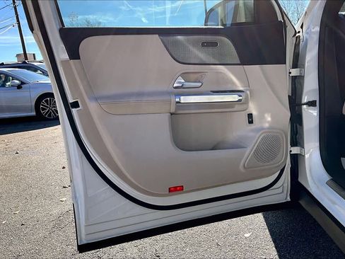 Used 2022 Mercedes-Benz GLB 250 image 21