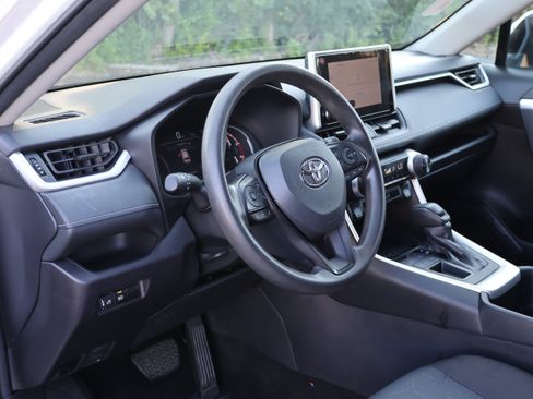 Certified 2025 Toyota RAV4 XLE FWD image 23
