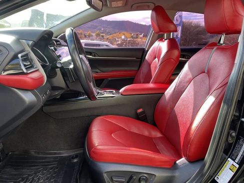 Used 2019 Toyota Camry XSE image 14