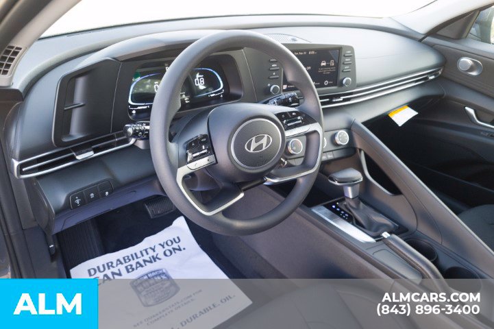 Used 2026 Hyundai Elantra SE FWD image 14