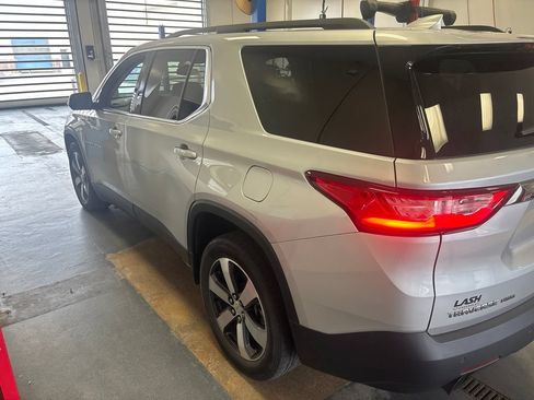 Used 2019 Chevrolet Traverse LT w/ LT Premium Package AWD/4WD image 7