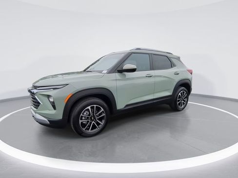 Used 2025 Chevrolet TrailBlazer LT w/ Convenience Package image 4