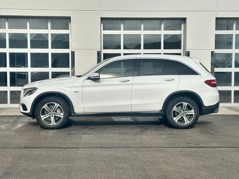 Used 2019 Mercedes-Benz GLC 350e 4MATIC image 3