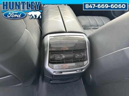 Used 2024 BMW 740i xDrive image 15