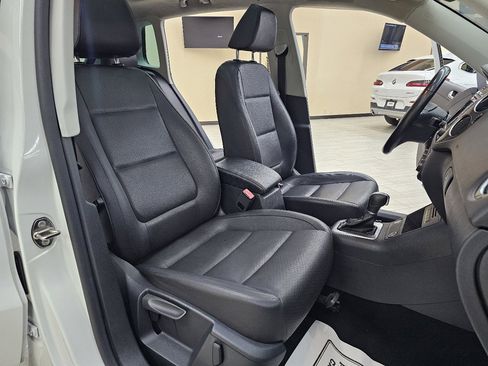 Used 2016 Volkswagen Tiguan SE image 19