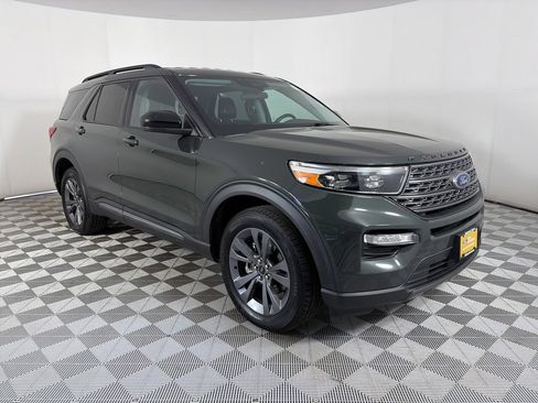 Used 2024 Ford Explorer XLT w/ Equipment Group 202A AWD/4WD image 1