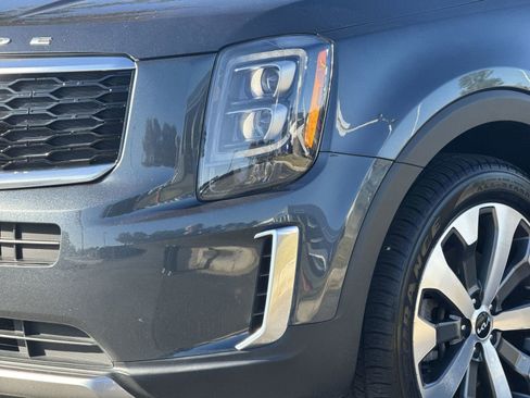 Used 2022 Kia Telluride EX w/ EX Premium Package image 6