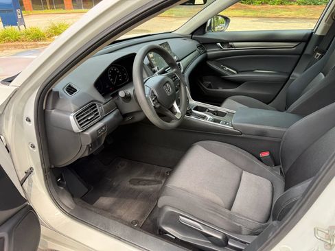 Used 2018 Honda Accord LX image 10