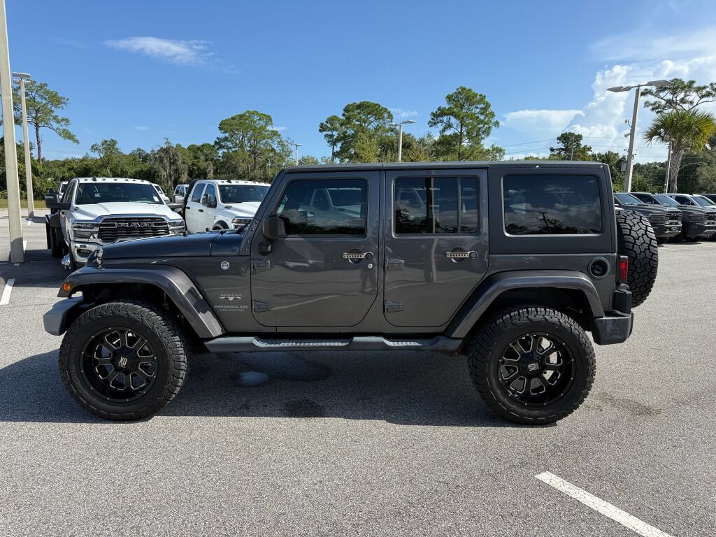 Used 2017 Jeep Wrangler Unlimited Sahara w/ Connectivity Group AWD/4WD image 6