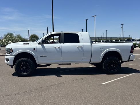 Used 2022 RAM 2500 Laramie AWD/4WD image 2