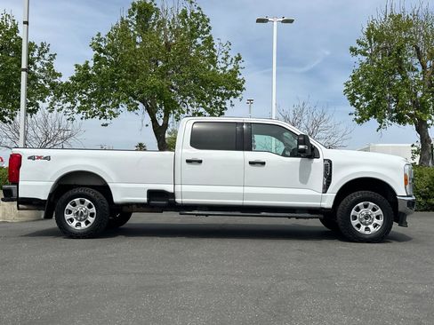 Used 2023 Ford F250 XLT AWD/4WD image 3