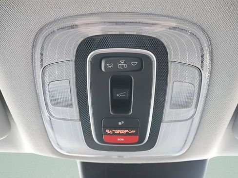 Certified 2025 Hyundai Elantra SEL image 18