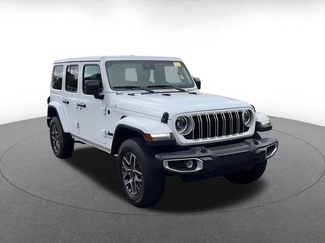 Used 2025 Jeep Wrangler Sahara video 2