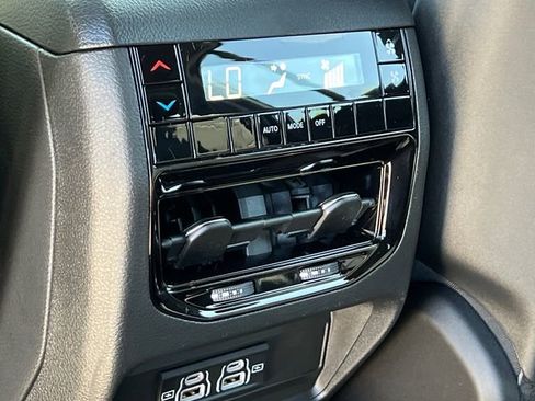 New 2025 Jeep Grand Cherokee L Laredo image 18