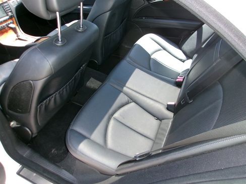 Used 2008 Mercedes-Benz E 350 4MATIC Sedan image 16