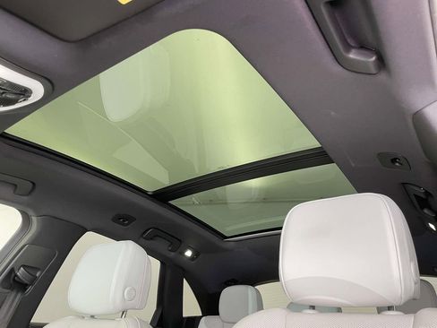 Certified 2023 Porsche Macan S image 18