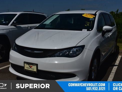 Used 2023 Chrysler Voyager LX FWD image 1