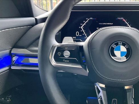 Certified 2025 BMW 740i image 23