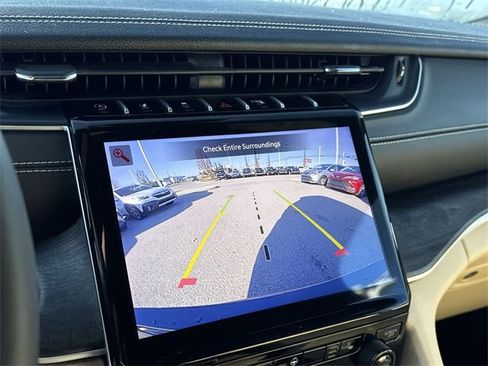 Used 2024 Jeep Grand Cherokee L Limited image 20