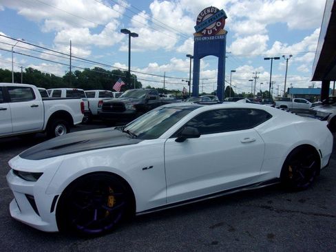 Used 2018 Chevrolet Camaro SS RWD image 22