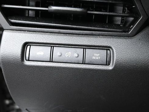 Used 2024 Nissan Altima 2.5 SV FWD image 12