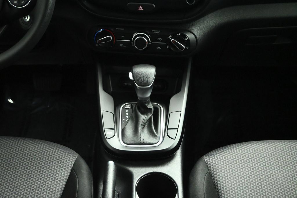 Used 2025 Kia Soul LX w/ LX Technology Package FWD image 36