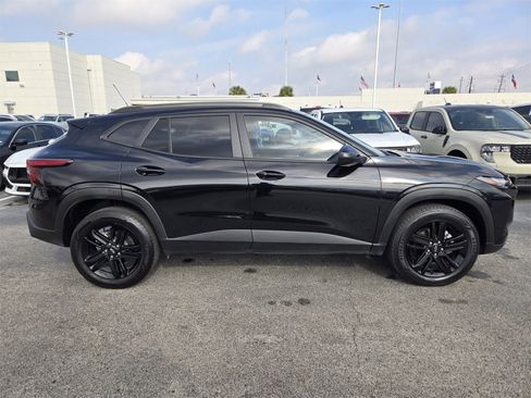 Used 2025 Chevrolet Trax ACTIV w/ Driver Confidence Package image 4