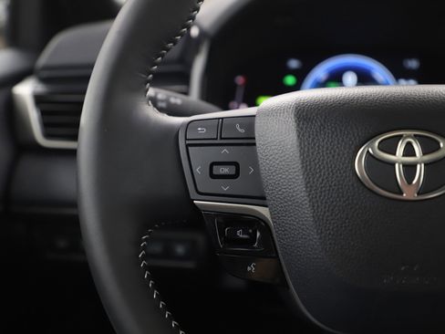 Used 2026 Toyota Camry SE w/ Multimedia Upgrade Package image 25