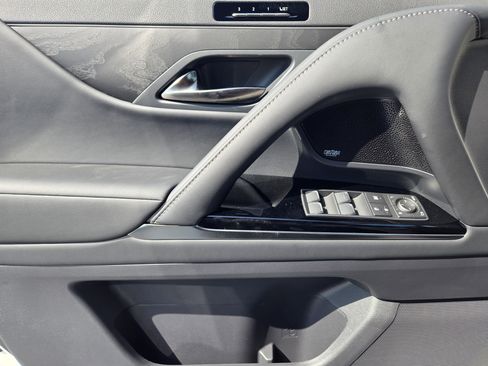 New 2025 Lexus LX 700h Luxury w/ Appearance Package image 17