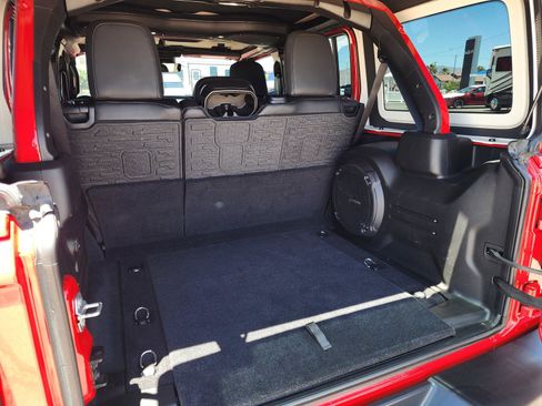 Used 2024 Jeep Wrangler Unlimited Rubicon AWD/4WD image 14