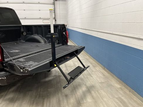 Used 2018 Ford F150 Platinum w/ Equipment Group 701A Luxury image 18