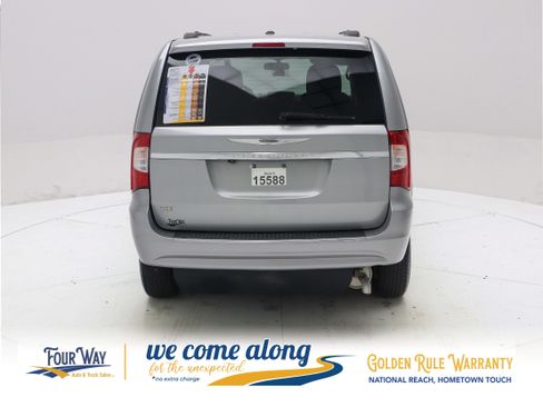 Used 2015 Chrysler Town & Country Touring FWD image 6