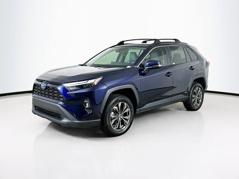 Used 2022 Toyota RAV4 XLE Premium image 3