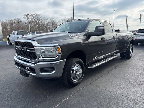 Used 2024 RAM 3500 Tradesman w/ Chrome Appearance Group image 4