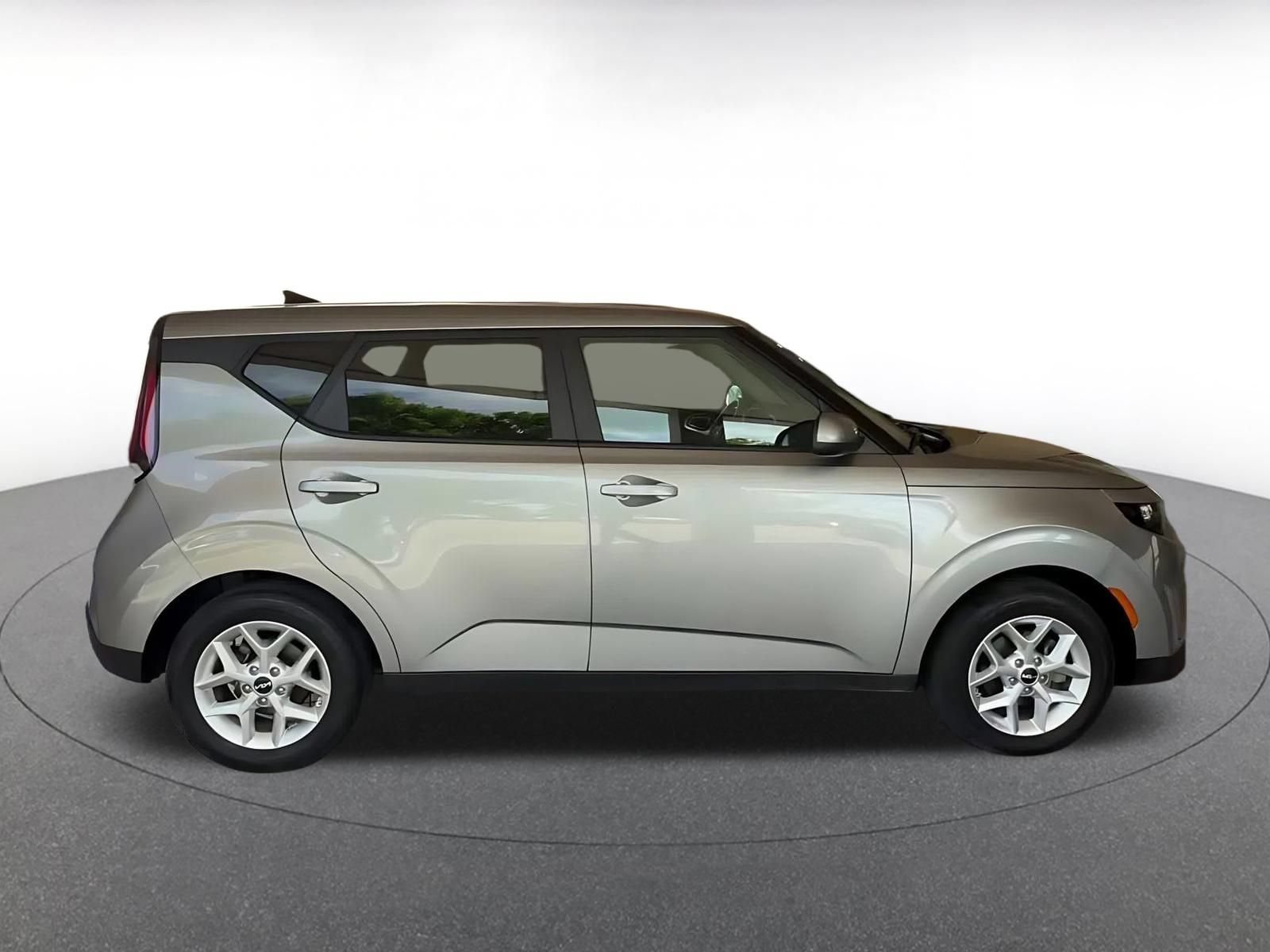 Used 2025 Kia Soul LX w/ LX Technology Package FWD image 15