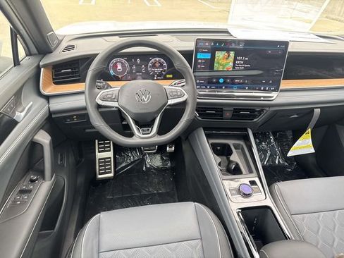 New 2026 Volkswagen Tiguan SEL R-Line AWD/4WD image 8