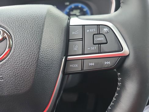 New 2026 Toyota Highlander Platinum image 17