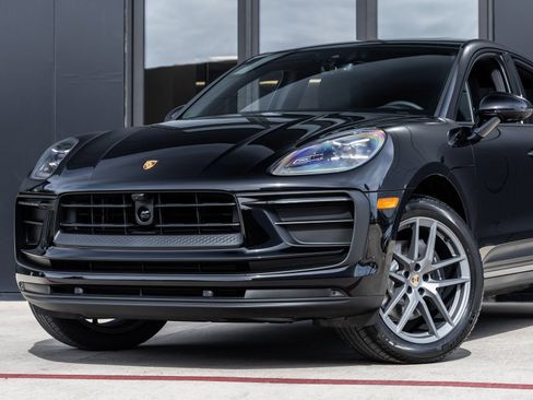 Certified 2026 Porsche Macan AWD/4WD image 7