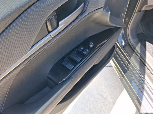 Used 2025 Toyota Camry SE FWD image 15