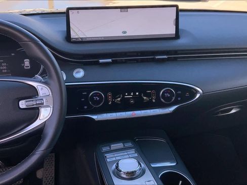 Used 2025 Genesis GV70 2.5T image 7